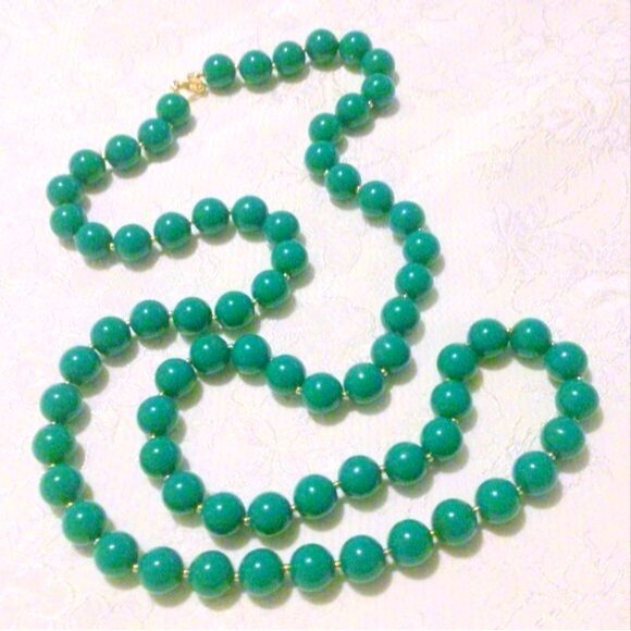 Vintage Green and Gold Lucite Beaded Necklace - Picture 4 of 4